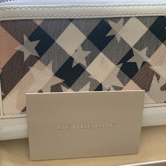 Designer Burberry Wallet, pre-owned used a few times, in very good condition. - Picture 10 of 16